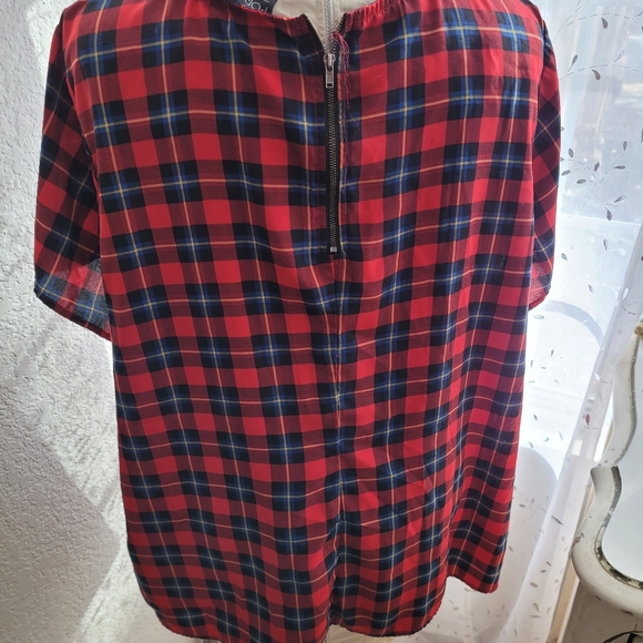Plaid woman's shirt - Picture 2 of 3